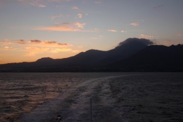 <p>Naik ferry kembali</p>
