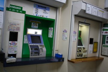 <p>Anda dapat membeli tiket anda disini</p>
