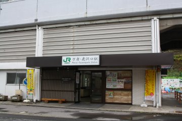 <p>Pintu masuk utama</p>

