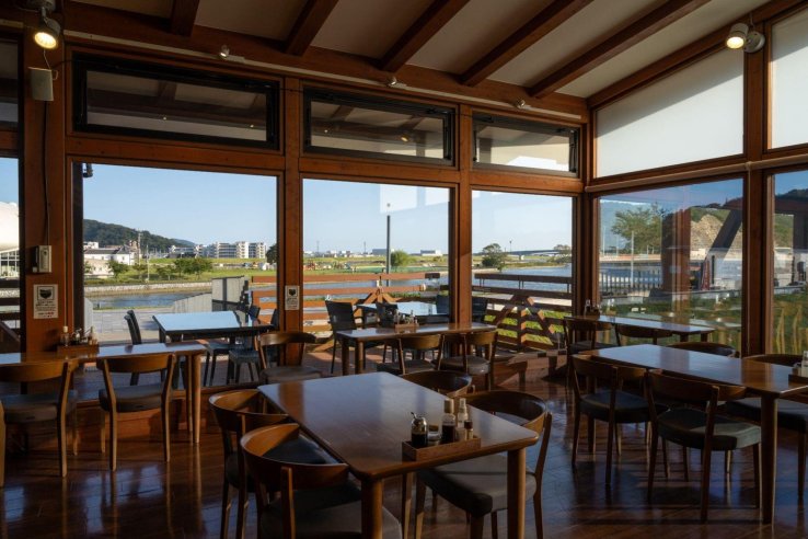 The riverside restaurant at Ishinomaki Genki Ichiba