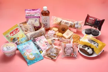 FamilyMart Going All in for Cat Day