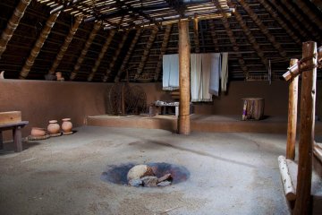 <p>The inside of a typical pit dwelling at Minami-no-mura</p>
