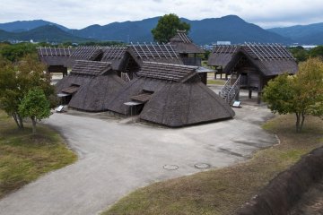 <p>Kuratoichi: This area is believed to have been Yoshinogari's commercial center, featuring a large market and storehouses for trade goods.</p>