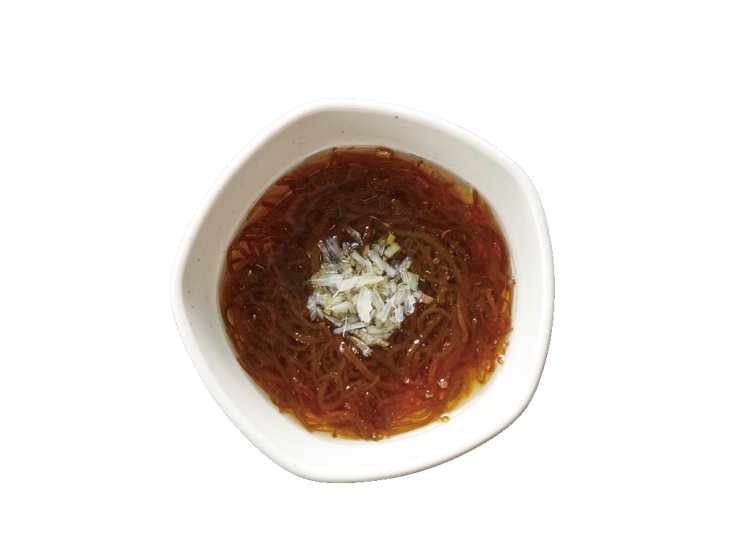 Mozuku vinegar made with Okinawan seaweed (319 JPY including tax), a light and refreshing side dish