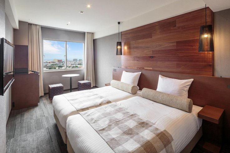 Casual twin room with ocean view