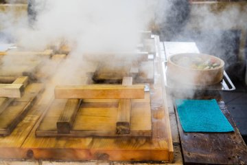 Cooking jigoku mushi