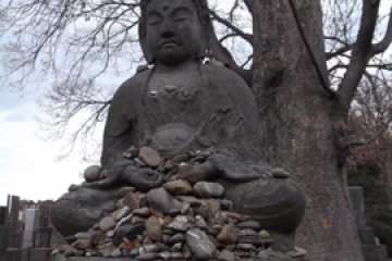 Statue of Tama-chan's priest?