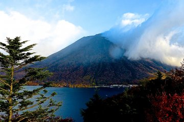 Mt. Nantai-san has just appeared from behind the clouds