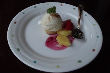 <p>My small but exquisite and delicious dessert</p>