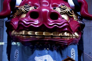 The Akajishi or red lion (赤獅子) presented by Katana-machi (1819)