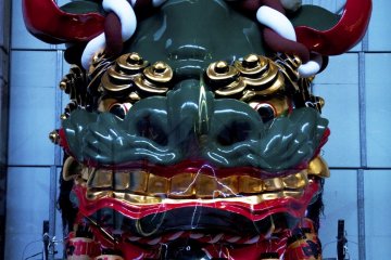 Two young men on top of the blue (green) lion. This is the position they occupy during the festival parade.