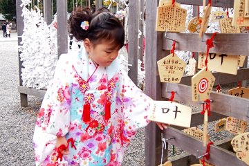 Little girl in her celebratory kimono.