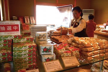 After a long walk through the park and at the shrine, rest at this little stand called Rokka-Tei (六花亭) where little japanese snacks and hot tea are sold at affordable prices.