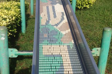 The writing on the slide reads "Tobaru Koen" meaning Tobaru Park