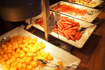 For the international taste buds, the usual "western" breakfast options like sausages, hash brown, bacon, and omelette are available.