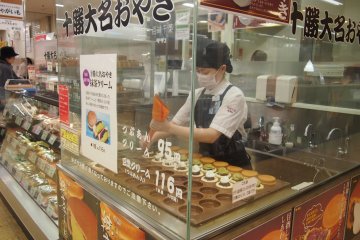 <p>Pancake yang enak di lantai dasar Seibu</p>