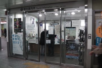 <p>Pratique, vous pouvez tout de suite vous rendre &agrave; l'Office de Tourisme de la gare de Yokohama</p>