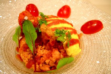 Uni Farm "Egg of life" Omurice: Using only the freshest free-range eggs, and tomato sauce made in Yubari City, this omurice is delicious and healthy!