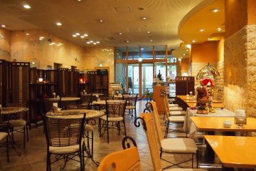 Sicilian Rouge level at the lobby of the hotel is a specialty restaurant that uses tomatoes in their cuisines and even in their desserts!