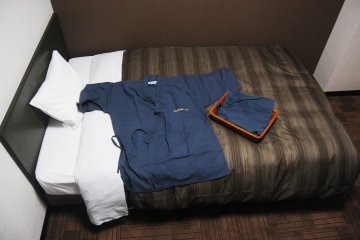 Jinbei and the bed