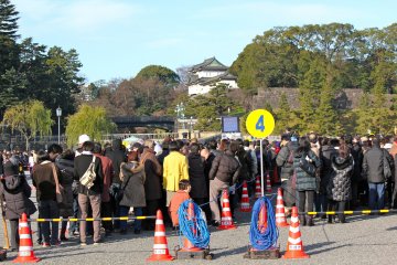 Visitors in line to receive a New Year Greeting from Their Majesties the Emperor and Empress, and other members of the Imperial Family