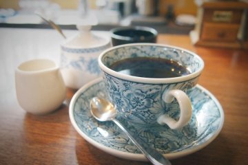 To enjoy the cosy atmosphere, I paced myself and finished my coffee slowly.