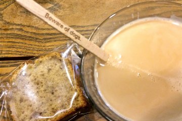 Homemade Ginger Cream Chai (Tall), 410yen and Homemade Banana Bread, 200yen