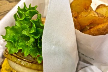 Classic Cheese Burger (590yen) & Large French Fries (300yen)