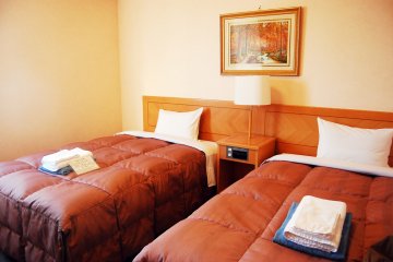 Spacious twin bed room