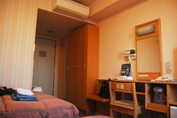 Spacious twin bed room