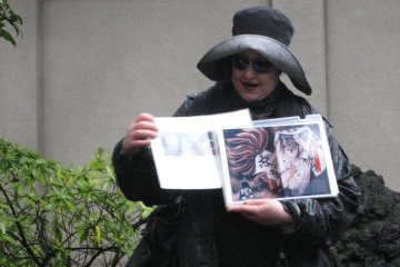 <p>Our guide, who&nbsp;has lived in Tokyo for many years, clearly loves researching for the tours, interacting with the group,&nbsp;and what's more, she&nbsp;can tell a great story. What more can one ask of a guide?</p>