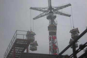 <p>Learn about the history of the haunted house in Hanayashiki, the oldest amusement park in Japan.</p>