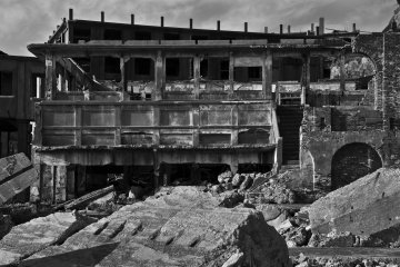 There were many other building around the office of course; however, most of them have collapsed in the meantime, at least partly.