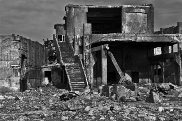 One of the old mine buildings in state of decay