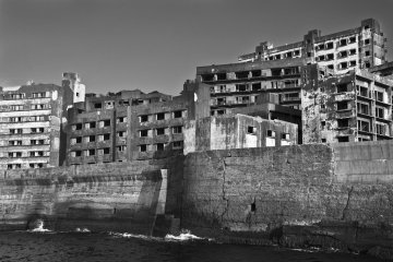 As the island was expanded in the Meiji Period, more sea walls had to be built.