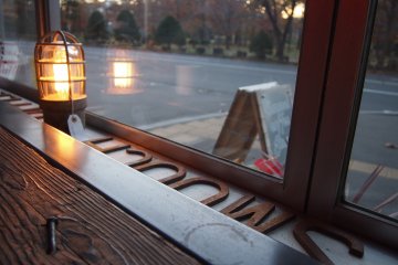 I got a seat at the bar counter, a great spot to people-watch.