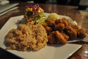 <p>Kara-age ("fried chicken") plate</p>