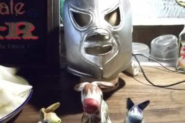 <p>These fun little characters live on the bar</p>