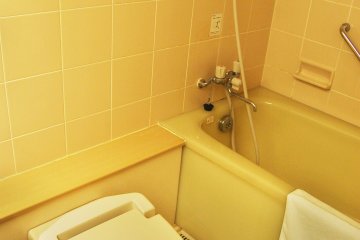 Spacious bathtub