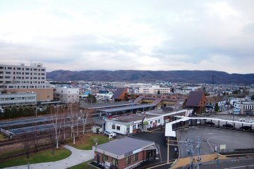 <p>The view from my hotel: JR Furano is only a 30-second walk from Natulux Furano.</p>