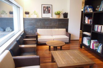 <p>This spacious, light-filled lounge was featured in the Korean drama Love Rain that was shot in Furano!</p>