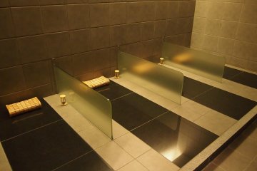 <p>Lying on this Hot Stone Bedrock will help your body purge out toxins through your perspiration.</p>
