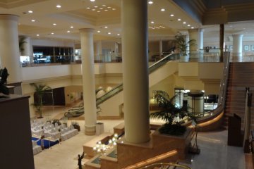 There are three luxury hotels in Minato Mirai.