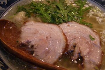 Eat delicious ramen at Honmarutei in Motomachi. The Foreigner's Cemetery and Berrick Hall are also near here.