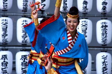 Most of the costumes are bright, contrasting colors like this.