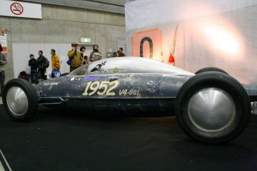 <p>Old Crow Speed Shop 1944 P38 Bellytank salt flat racer</p>