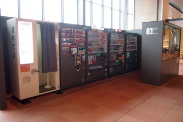 <p>Even the&nbsp;vending machines corner look so modern and colour-coordinated.</p>