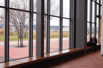 <p>The large, futuristic windows that look out to Asahikawa downtown on one side, and Kaguraku on the other.</p>
