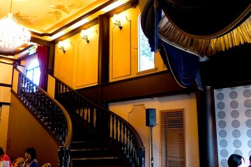<p>Its interior&nbsp;is elegant</p>