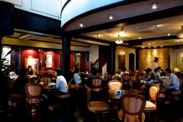<p>Very crowded during lunchtime</p>